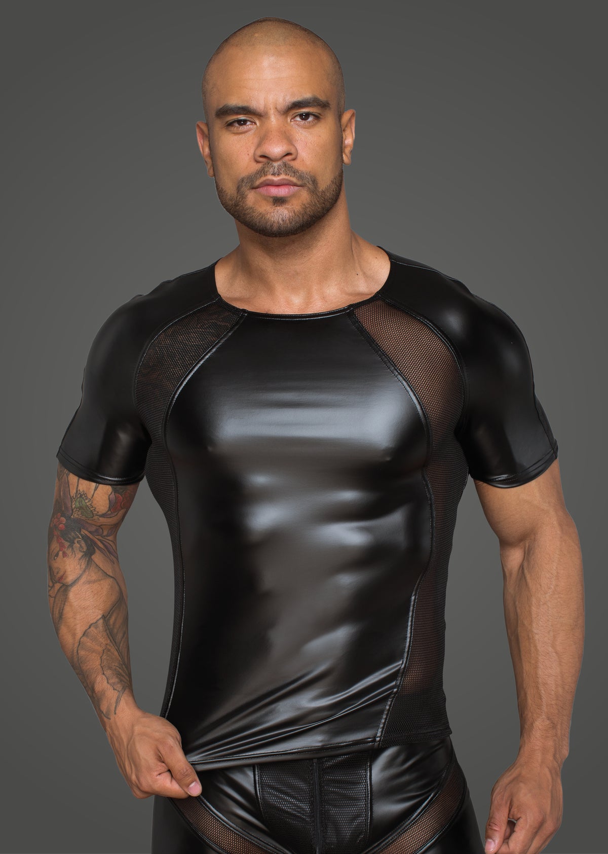 Man wearing powerwetlook T-shirt with 3D net inserts